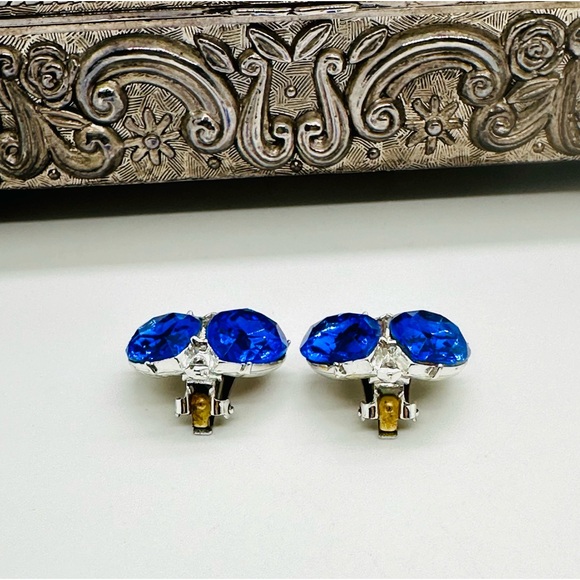 Vintage Blue Crystal Clip Earrings - Picture 7 of 12